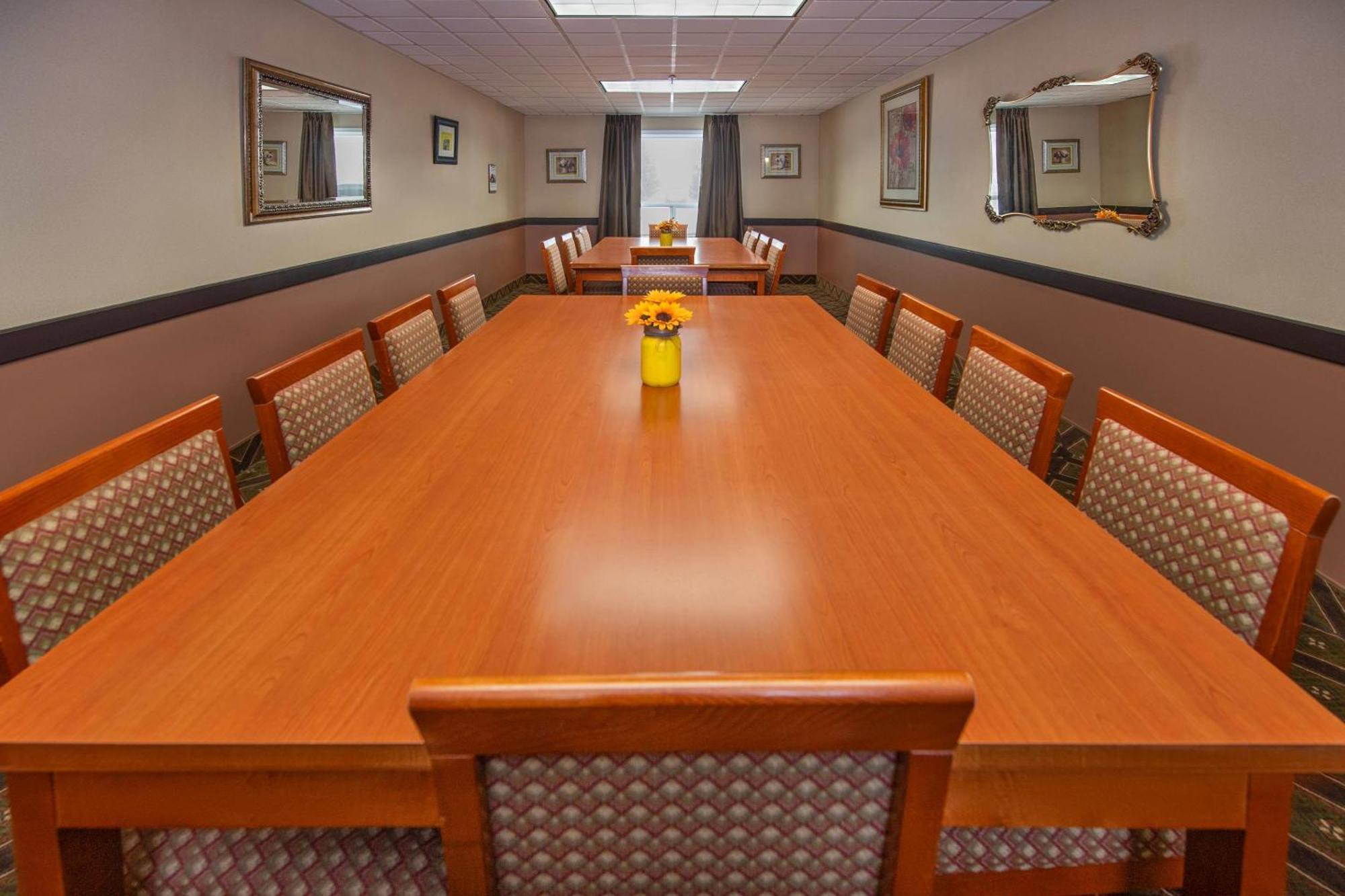 Quality Inn & Suites Lethbridge Εξωτερικό φωτογραφία